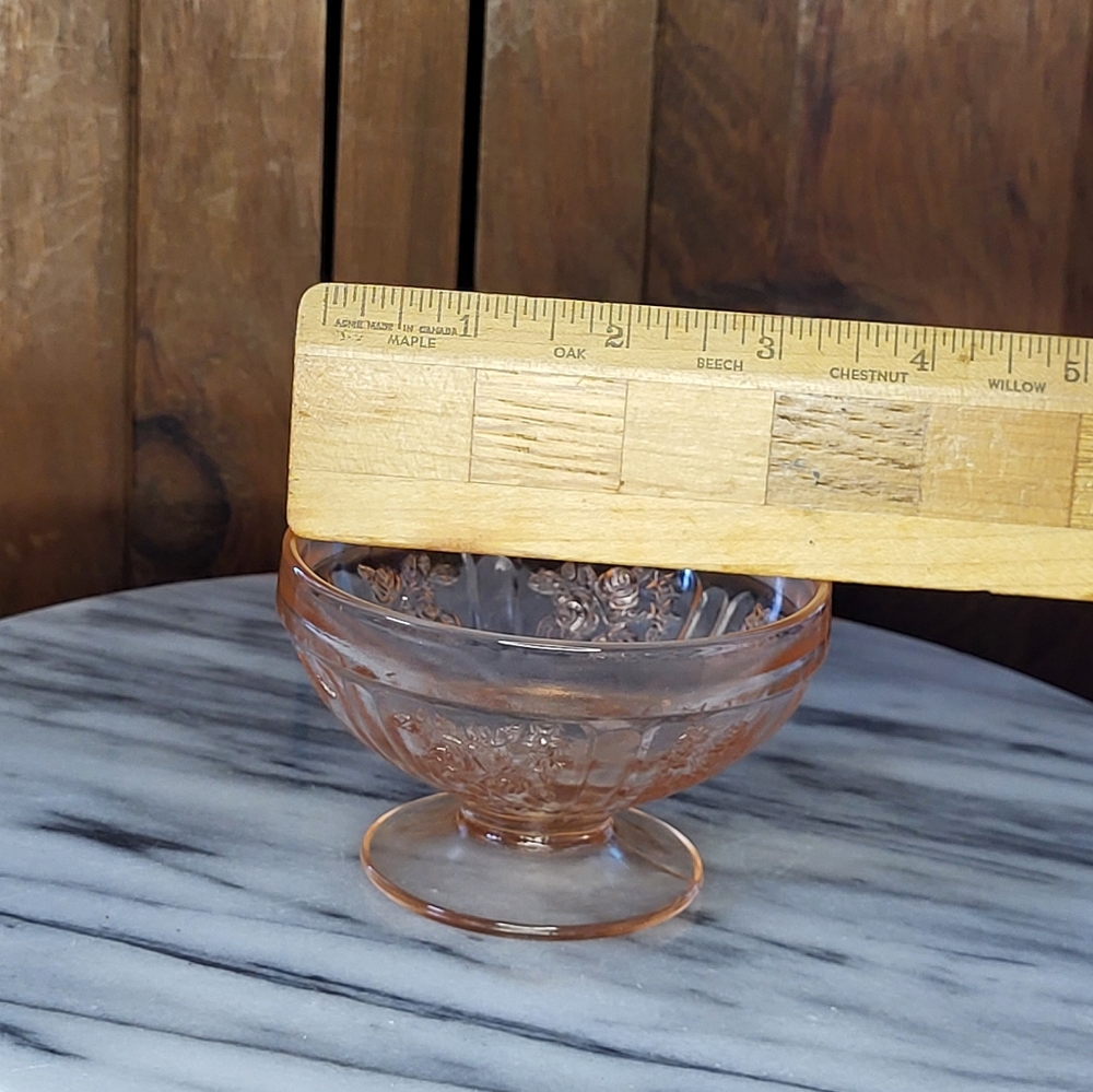 Elegant Pink Glass Dessert Bowl - Picture 11 of 11